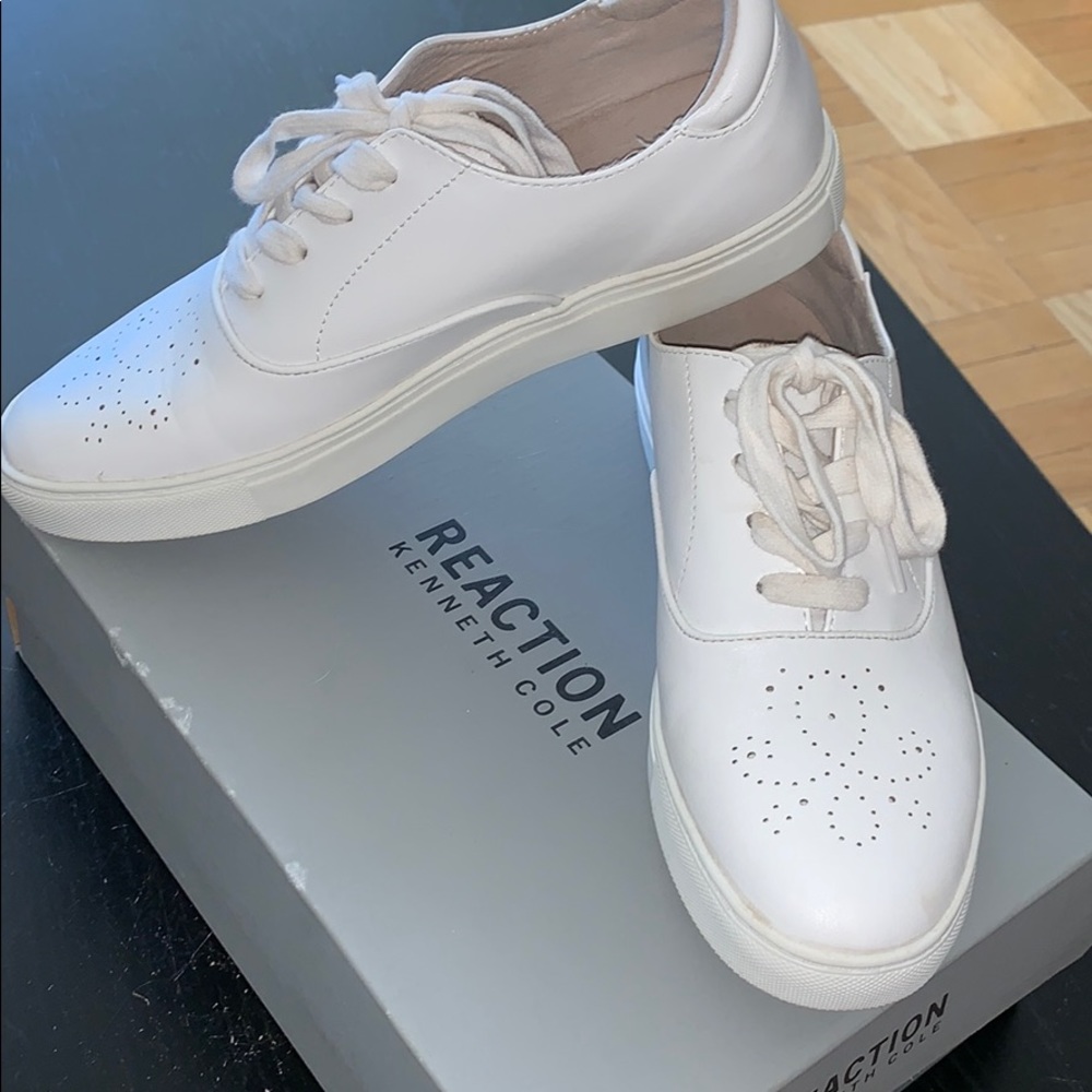 White lace up shoes: Reaction by Kenneth Cole